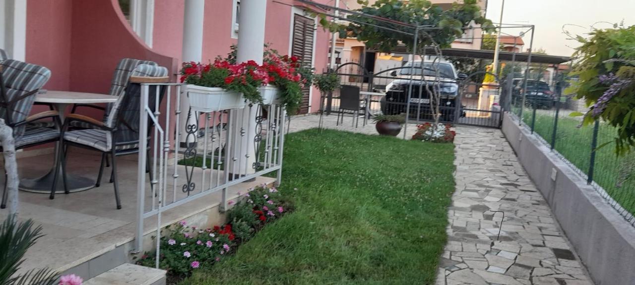 Apartments Dragica Porec Exterior photo